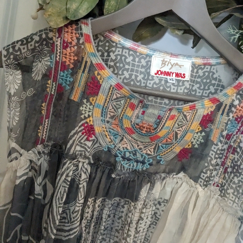 Johnny Was Biya Inka Silk Sheer Embroidered  Gray and Cream Too/Blouse XS - Picture 4 of 8